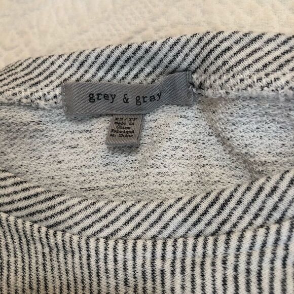 Grey & Gray tie front top - Picture 5 of 7